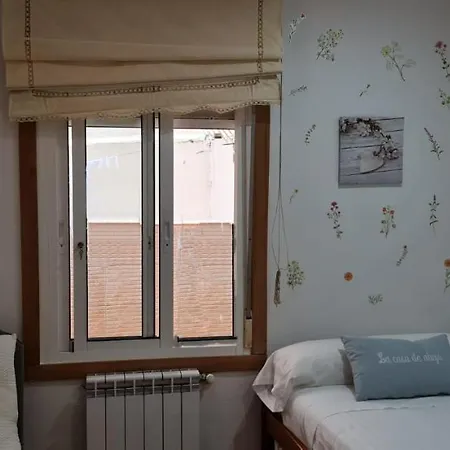 La Casa De Abajo